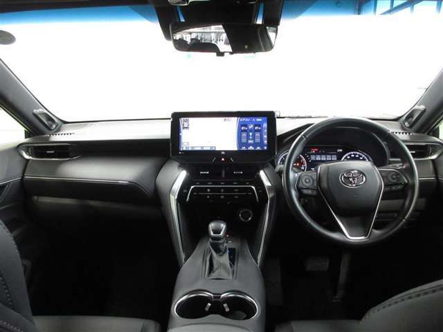 前方視界フロントピラーを後方に移動することで左右角を拡大し、見晴らしのよい前方視界を確保しました。