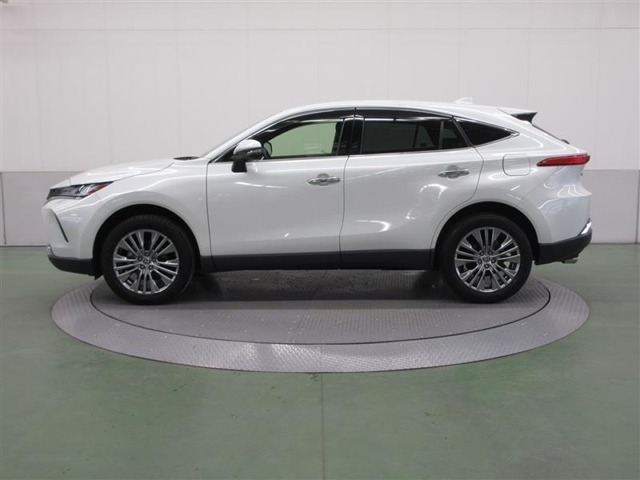 TNGA新プラットフォームによる軽量かつ高剛性ボディに加え、空力性能や高い静粛性を追求しました。