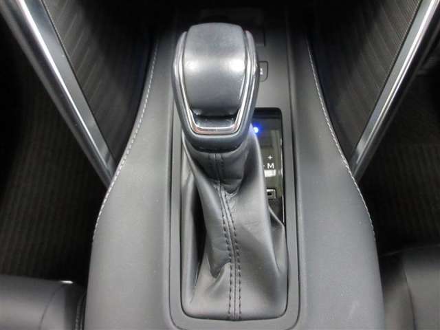 従来のCVTに発進用ギヤを追加し、発進から高速域まで力強くダイレクトな走りと低燃費を実現した10速Direct Shift-CVTです。