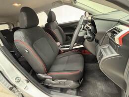 各種ブランドのシートカバーの取り扱いもございます。また、弊社オリジナルフロアマットもご用意しております。自慢の愛車をアレンジしてみてはいかがでしょうか。