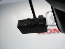 ◆ドライブレコーダー◆映像・音声などを記録する自動車用の装置です。　もしもの事故の際の記録はもちろん、旅行の際の思い出としてドライブの映像を楽しむことができます。