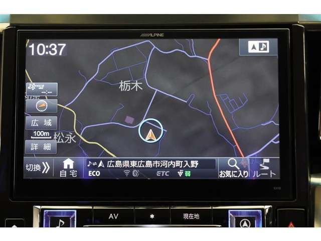 アルパイン製のナビゲーションを搭載しております。後席モニターも装備。