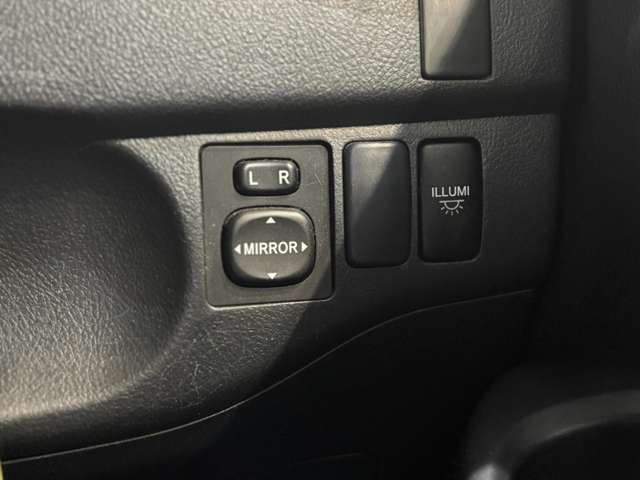 ユーザー買取　ビ　TV　キーレスエントリー　AT　衝突安全ボディ　ベンチシート　ABS　CD　USB　Bluetooth　エアコン　パワーステアリング　パワーウィンドウ