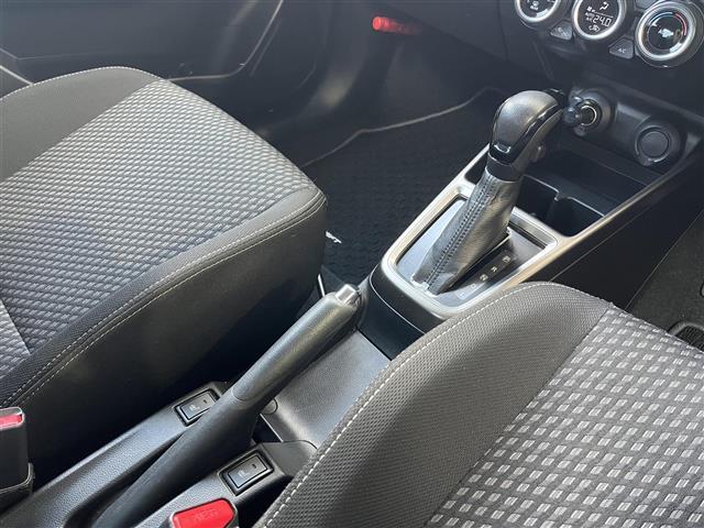 【シフトレバー】『シフトレバー』の画像になります。写真の内容に関してご不明点、ご質問等がございましたらお気軽にガリバー店舗までお問い合わせください。