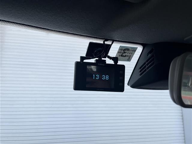 【バックミラー】『バックミラー周辺』の画像になります。写真の内容に関してご不明点、ご質問等がございましたらお気軽にガリバー店舗までお問い合わせください。