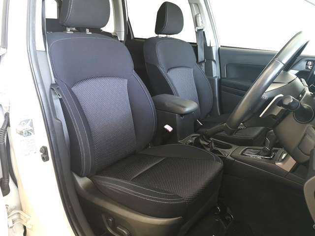 お問い合わせはフリーダイヤル0078-6047-1592まで。中古自動車販売士の資格を取得している知識・経験豊富なプロのスタッフ達が、お客様に最適な一台をご案内致します。