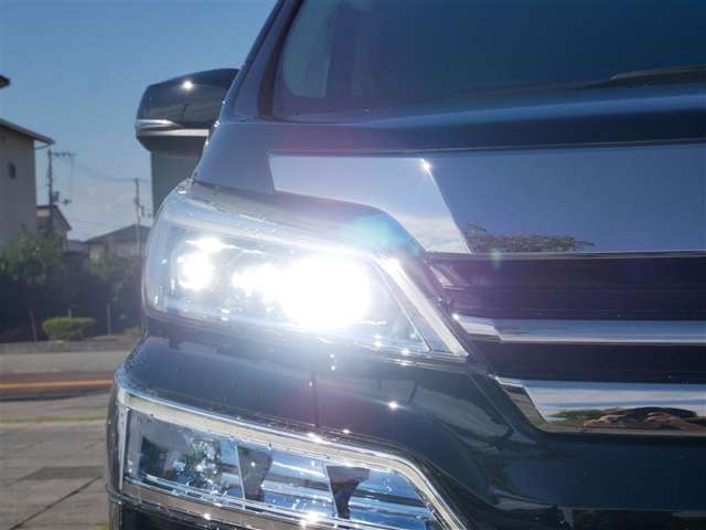 LEDヘッドライト(オートライト付き)