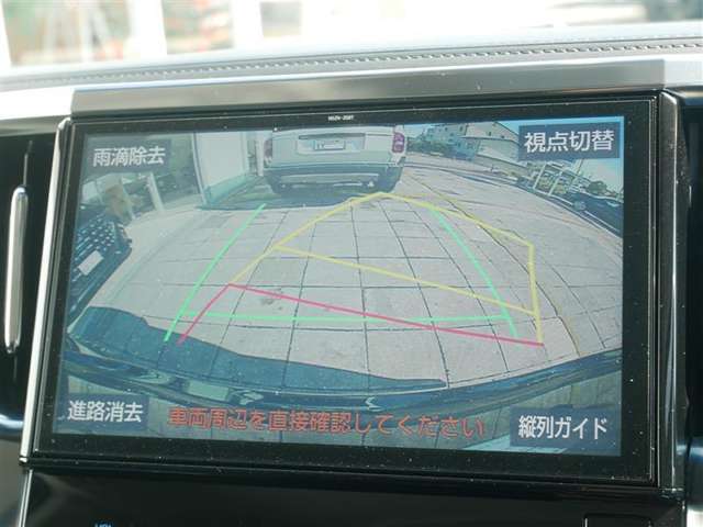 バックモニター(黄色いガイドラインのお陰で、駐車がしやすいです)