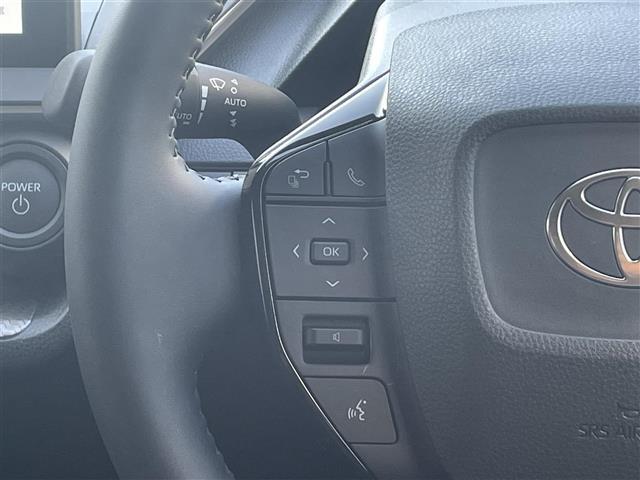 【　ステアリングスイッチ　】手元のスイッチでナビ操作が可能です。非常に便利な機能です。取り付けのナビによってはオプション設定となっております。詳しくはスタッフまで。
