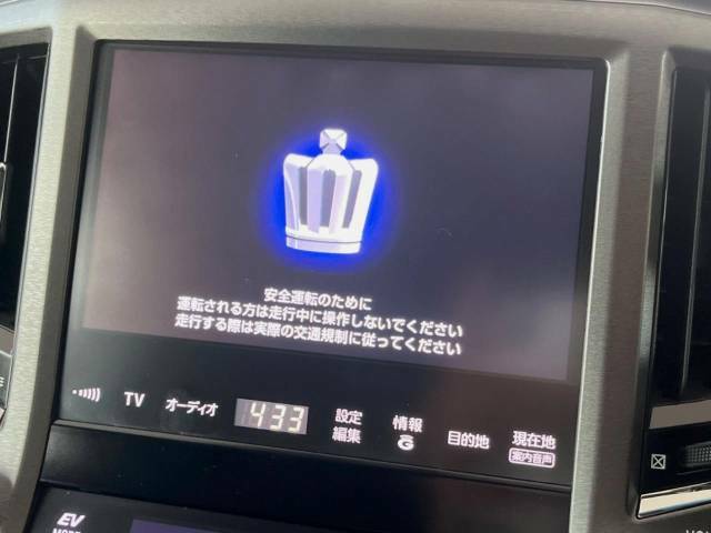 【メーカー純正ナビ】インテリアに溶け込むスタイリッシュな「専用設計」メーカーナビを装備♪視認性や操作性など基本性能にも優れ、より上質なカーライフをお楽しみいただけます。