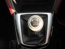 ■　装備2　■　6速マニュアル：希少な6速マニュアル車となっております！