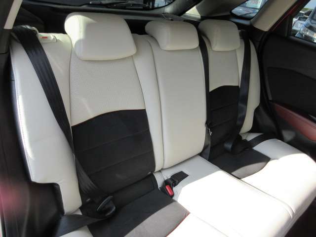 ■全国のお客様からお問合せ、ご購入頂いている為、お陰様で当店はとても在庫の回転が早く、いつでも新鮮な中古車を展示しています。