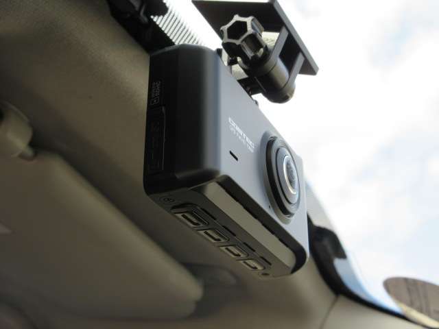 ■　装備5　■　前後ドラレコ：最早、現代の車社会では必需品ではないでしょうか.......！？