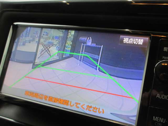 ★ガイドライン機能付きのリヤカメラ装備されておりますので、後退時にとても便利です。