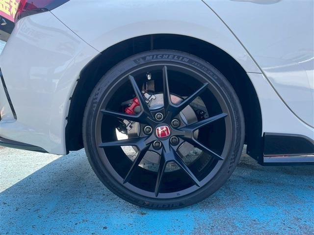 安心、安全なお車にお乗りいただくために、お得なメンテナンスパックもご用意しております。購入から納車後まで新車王国にてお客様の愛車のトータルサポートをさせていただきます。