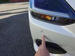 障害物が近づくとセンサーが反応し、警告音で知らせてくれます。