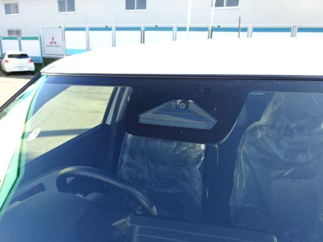 デュアルカメラブレーキサポートで安全運転の手助けをしてくれます。