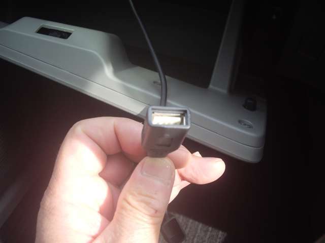 ナビ用USB・外部入力端子付き
