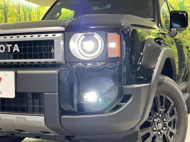 【LEDヘッドライト】悪天候や夜間走行時も良好な視界を確保し安心して運転できる高輝度LEDヘッドライトを装備！点灯速度が早く、消費電力も抑えられています。