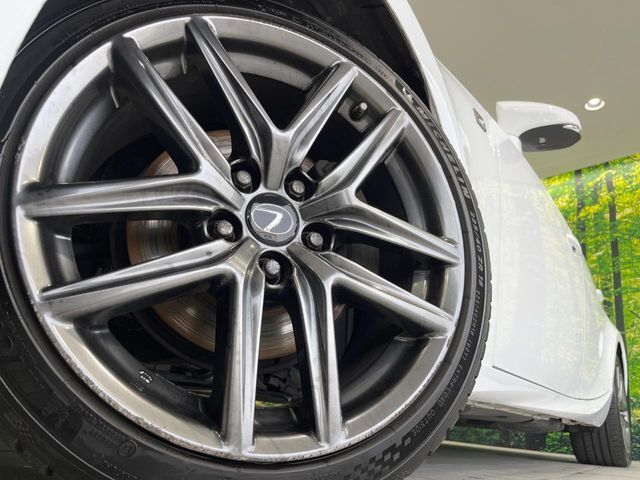 【純正アルミホイール】外観にマッチした純正アルミホイールを装着しております。各種社外アルミホイールや、スタッドレスタイヤも取扱いしております。是非ご相談ください♪