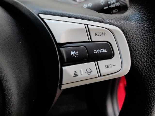 多彩な安心・快適機能を搭載した先進の安全運転支援システムのHonda　SENSINGを搭載しております。