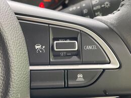 【アダプティブクルーズコントロール】高速道路での長距離走行が楽に！！自動で速度を保つクルーズコントロールが、衝突軽減システムと連携し、前方の車両を感知して車間を保つように速度調節してくれます！！