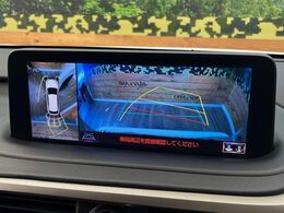 【パノラミックビューモニター】専用のカメラにより、上から見下ろしたような視点で360度クルマの周囲を確認することができます☆死角部分も確認しやすく、狭い場所での切り返しや駐車もスムーズに行えます。