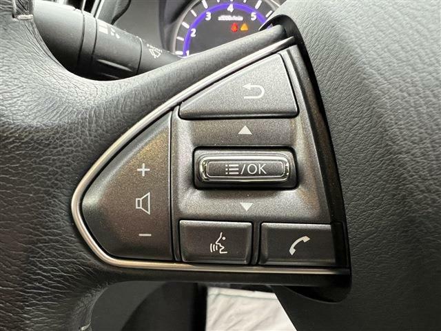 ハンドル左側スイッチでオーディオモードチェンジや音量調整が可能！視線ズラさず安全・安心♪