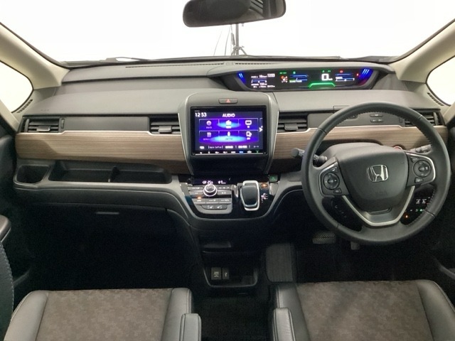 すみずみまで運転視界がクリア。狭い路地でも安心です。