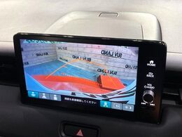 【バックカメラ】駐車時に後方がリアルタイム映像で確認できます。大型商業施設や立体駐車場での駐車時や、夜間のバック時に大活躍！運転スキルに関わらず、今や必須となった装備のひとつです！