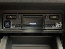 【ETC】高速道路の料金所をストレスなく通過！話題のスポットやサービスエリアに多い「スマートIC」利用時は必須のアイテムです。当店でセットアップを実施、ご納車当日からすぐにご利用いただけます！