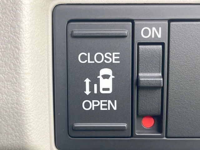 【パワースライドドア】スマートキーや運転席のスイッチでスライドドアの開閉が可能♪電動だから力を入れてドアを開ける必要が無く、小さいお子様でも、重い荷物を持っている時もラクに開け閉めできます♪