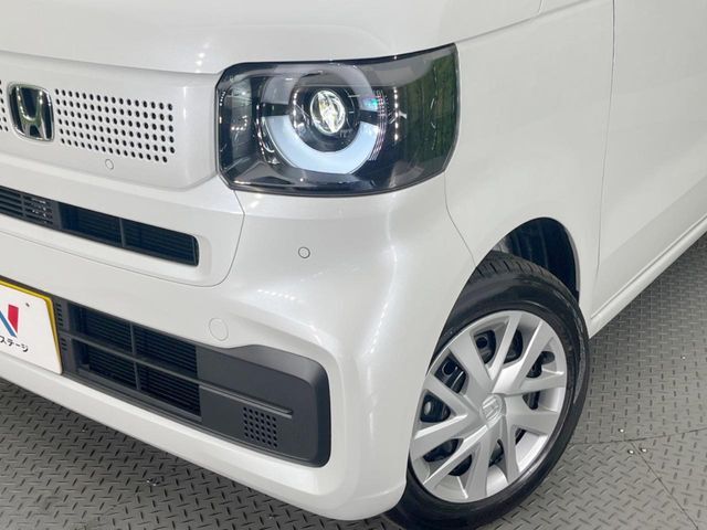 【LEDヘッドライト】悪天候や夜間走行時も良好な視界を確保し安心して運転できる高輝度LEDヘッドライトを装備！点灯速度が早く、消費電力も抑えられています。