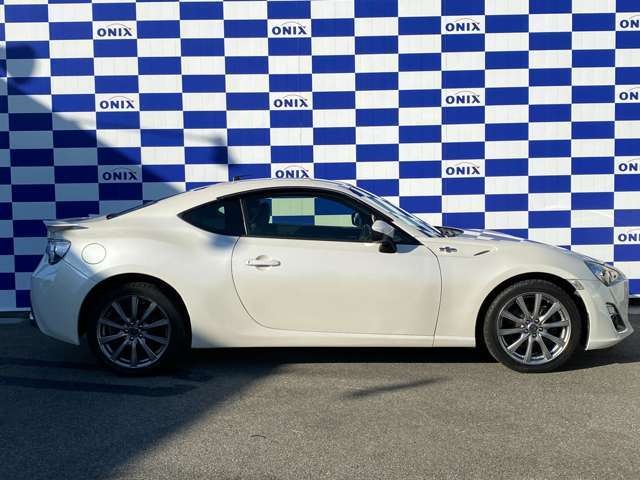 当店では在庫台数常時80台展示！【フラット7】【KeePer】併設店のオニキス郡山北店へ新車、中古車の販売、リースをはじめ高価買取、コーティング、車検、ロードサービス、各種ローン、各種修理等承っております