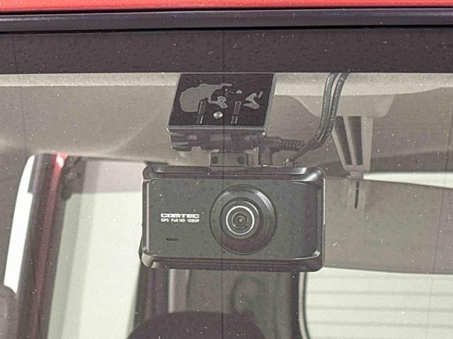 事故直前・直後のデータを記録しておくことで、客観的な検証を行うことができるドライブレコーダーが付いてます。