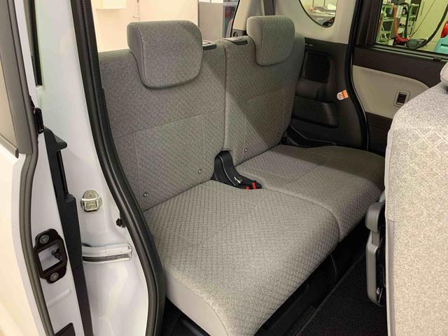 余裕のある運転席ですので、快適なドライブをお楽しみいただけます。
