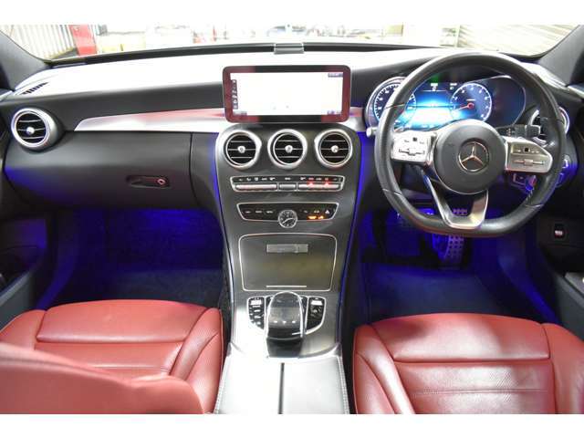 ヒータークーラーメモリーランバーサポート付レッドレザーシート　10.25インチディスプレイ　コマンドシステムHDDナビ地デジフルセグTV　マルチカラーアンビエントライト！