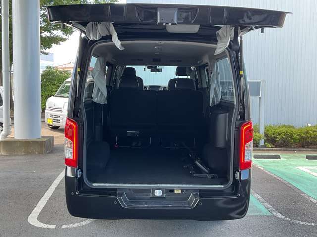 大きく開くリヤゲート,荷物スペースも確保できます。レジャー使用にも大活躍！