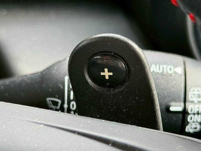 パドルシフトが装備されております。山道などご自身のタイミングでシフトチェンジ頂けます。MINIならではの力強い走りを体感できます。また、カーブなどを曲がるときに操縦の楽しさをよりお楽しみいただけます