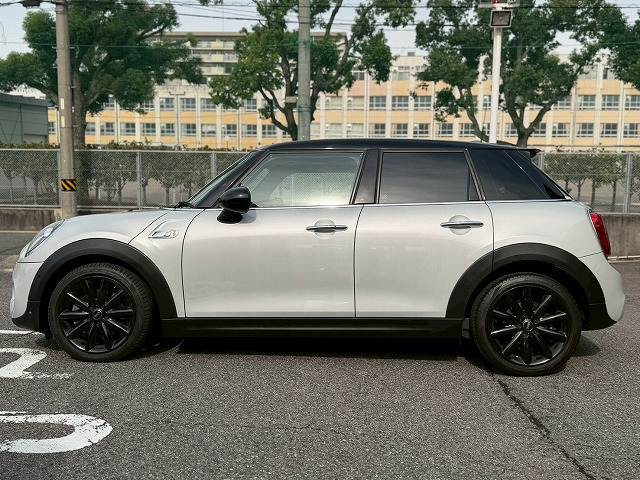 車検・点検サポート付きの更新型の「MINIGSワランティ-」。最大10年、10万キロまで更新可能です。保証項目は最大320項目！！対応は最寄りのディーラーさんにて対応可能です！