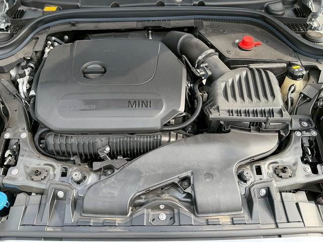 有償の修理保証「GS　WARRANTY」　をご用意。初年度登録13年未満10万km以下の輸入車まで加入でき、保証範囲も広く、輸入車238種類，無料ロードサービスも付いています。