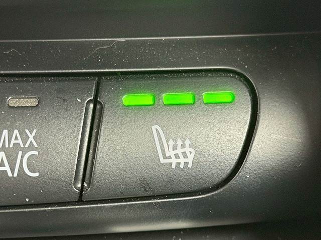 冬場に便利なシートヒーターが装備。より快適な社内空間を楽しんでいただけます！