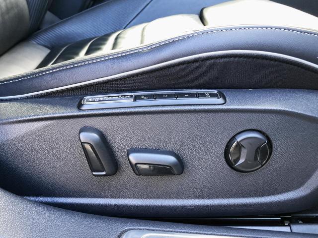 フロントシートには、電動アジャスト機能を搭載。さらに運転席にはプリセットメモリー機能を装備し、ご家族で運転交代される際も、ポジション調整の手間がかかりません。