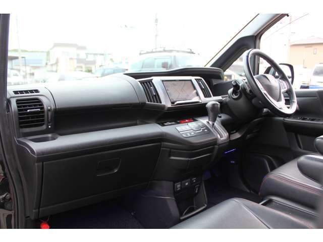 ◆ナビはカロッツェリアの8インチナビにフリップダウンモニターも付いています！もちろんバックカメラ付きです！