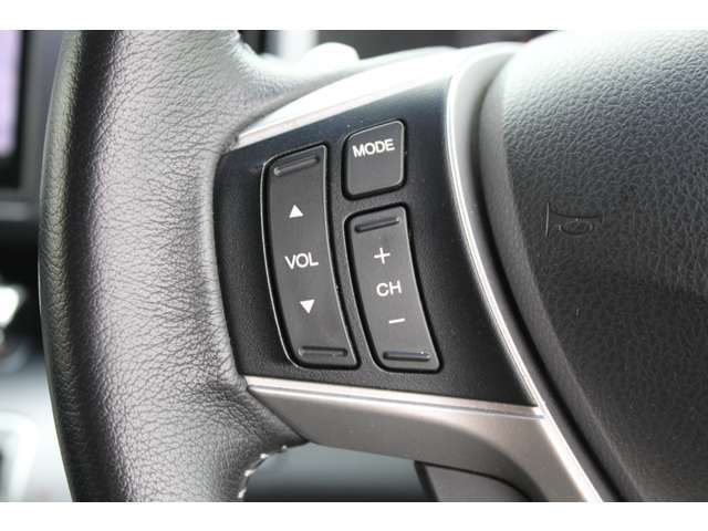 ◆赤ステッチのシートカバーが付いています！高級感もあってカッコいいですよ！