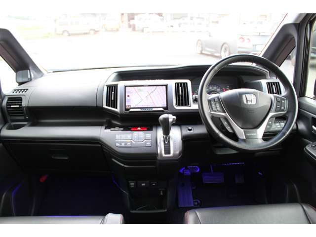 ◆カスタムされたステップワゴンが入庫しました！良い感じにまとまってますよ！買取車の為格安販売です！お早めにどうぞ！！