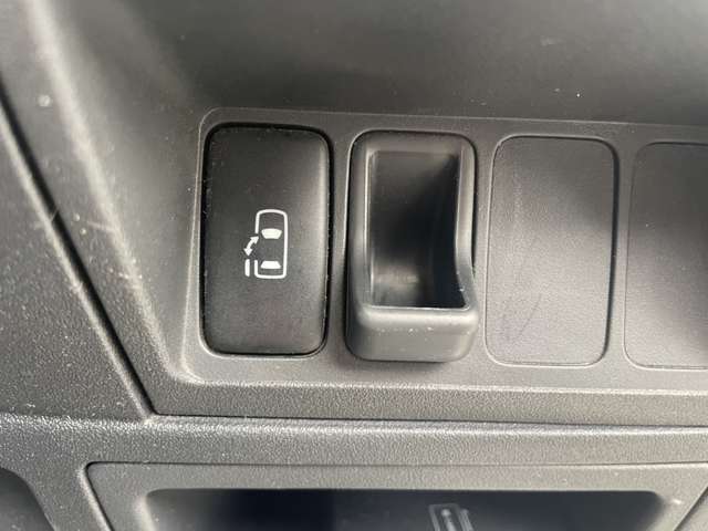 片側電動スライドドア