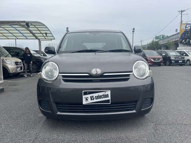 総額価格には自動車税月割り・リサイクル料金・車検整備付きのお車には自賠責保険料・重量税・印紙代等の法定費用すべて入っております。登録が管轄地域外の場合、登録費用が別途発生致します。