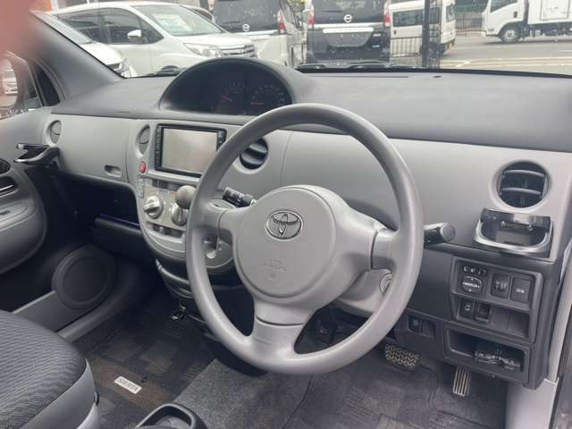 運転席まわりもきれいです