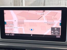 ●MMI（マルチメディアインターフェース）を使用してナビやオーディオの操作を行います！お車やナビの設定、ジュークボックスやTVの切り替えなどすべての操作がお手元で可能です！
